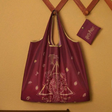 Estilo y misterio en un bolso rojo