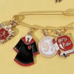 Broches con el Sello de Hogwarts