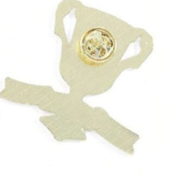 Elegancia en un Pin de Hufflepuff