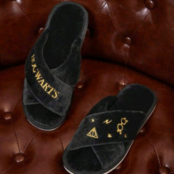Confort Mágico: Pantuflas Negras de Hogwarts