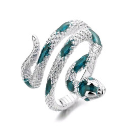 Anillo Serpiente: Un Toque de Fantasía
