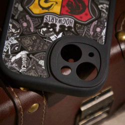 Protección Mágica: Carcasa iPhone 14 Hogwarts